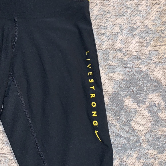 Nike Livestrong leggings - Picture 2 of 4